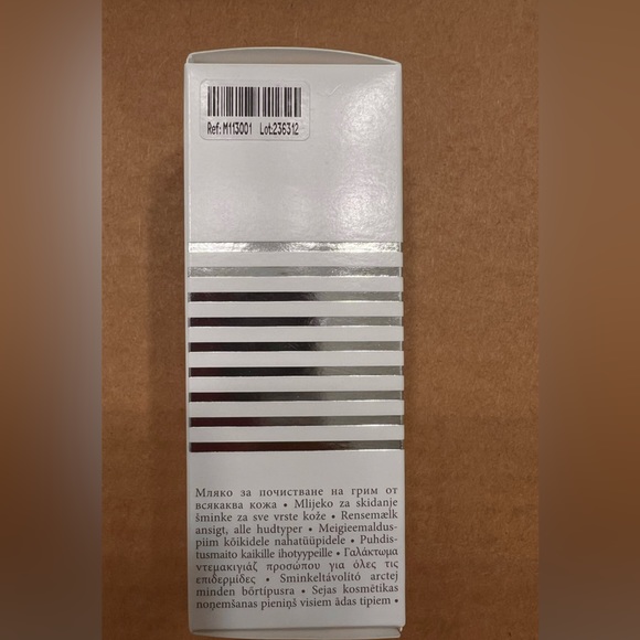 Flawless skin is here!Sisley Paris Cleansing Milk with White Lily all skin types - Picture 5 of 7